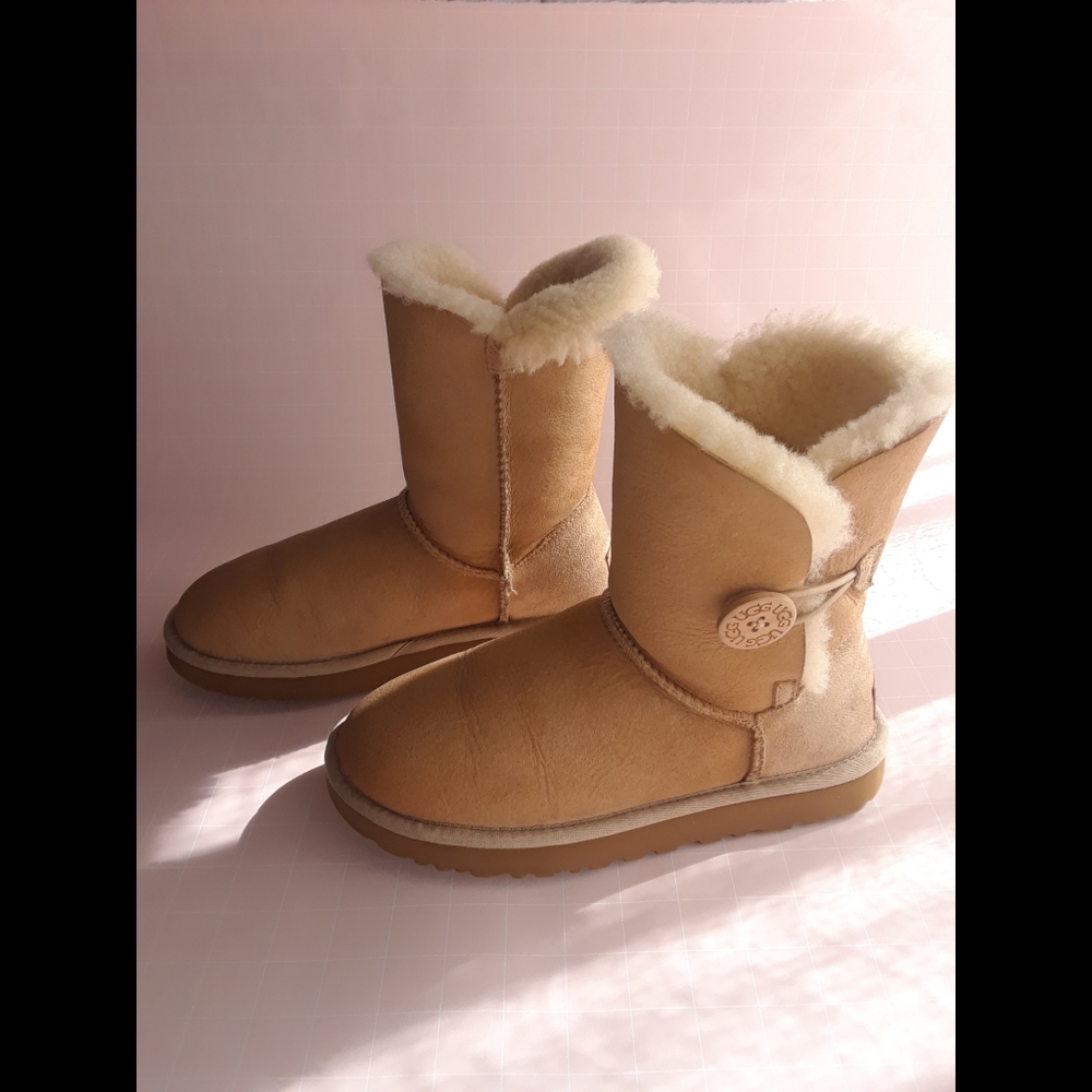 UGG Bailey Button II